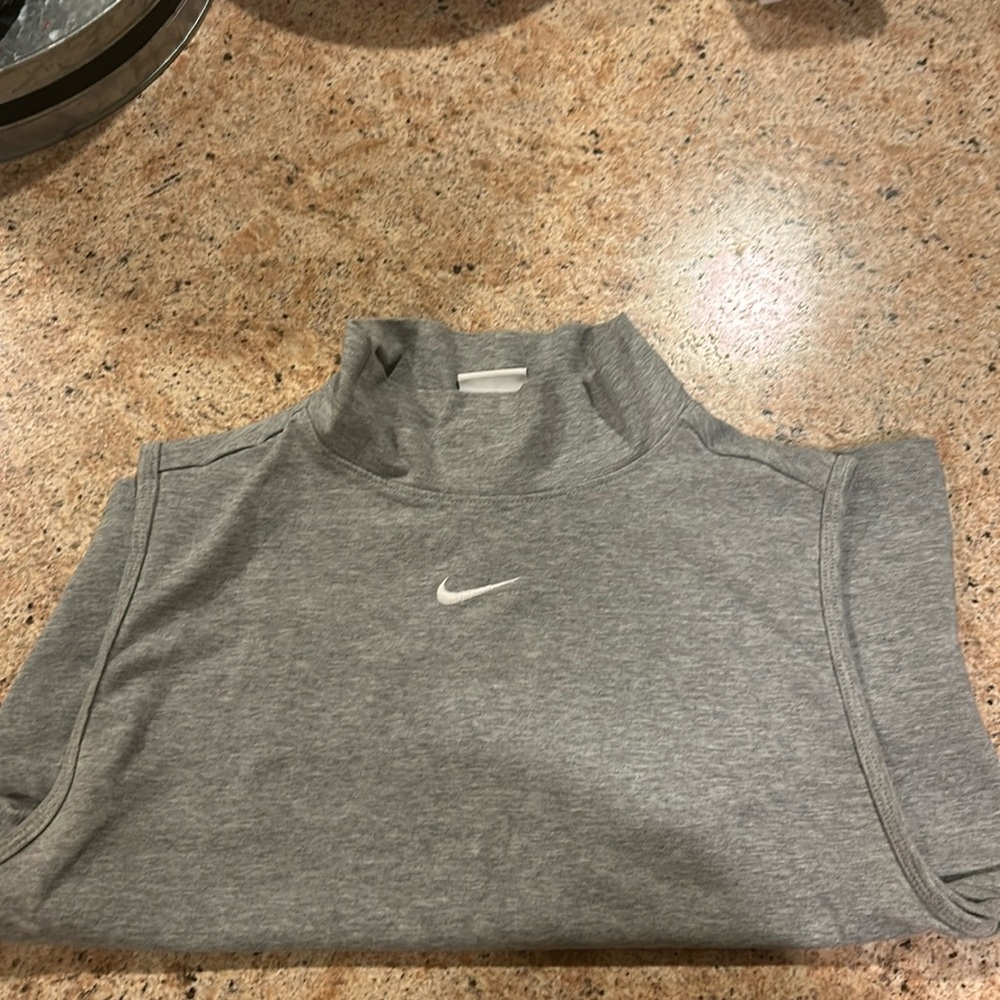 Cropped Nike workout top